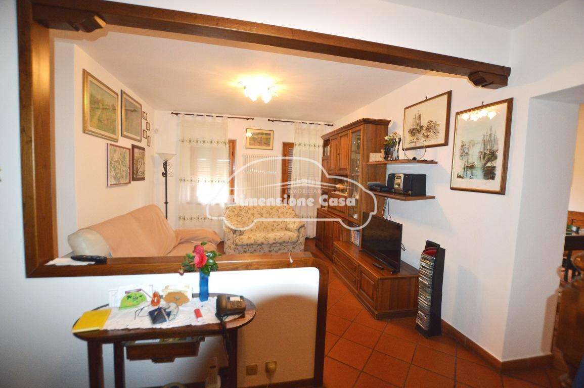 intera palazzina in vendita a Lucca in zona San Pietro a Vico