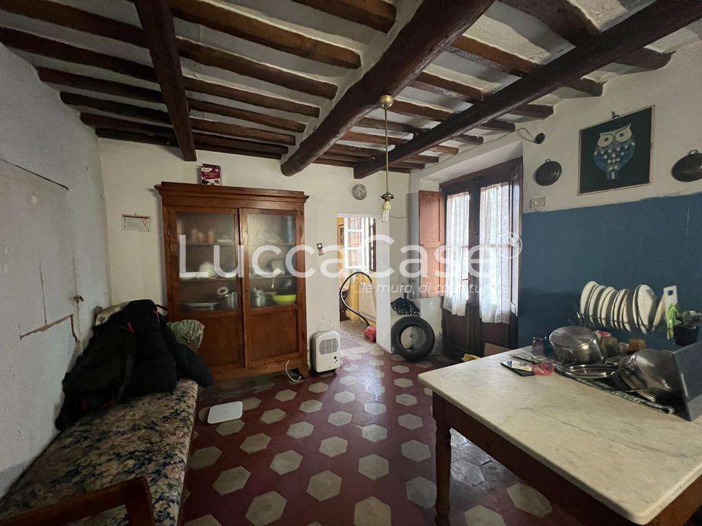 intera palazzina in vendita a Lucca