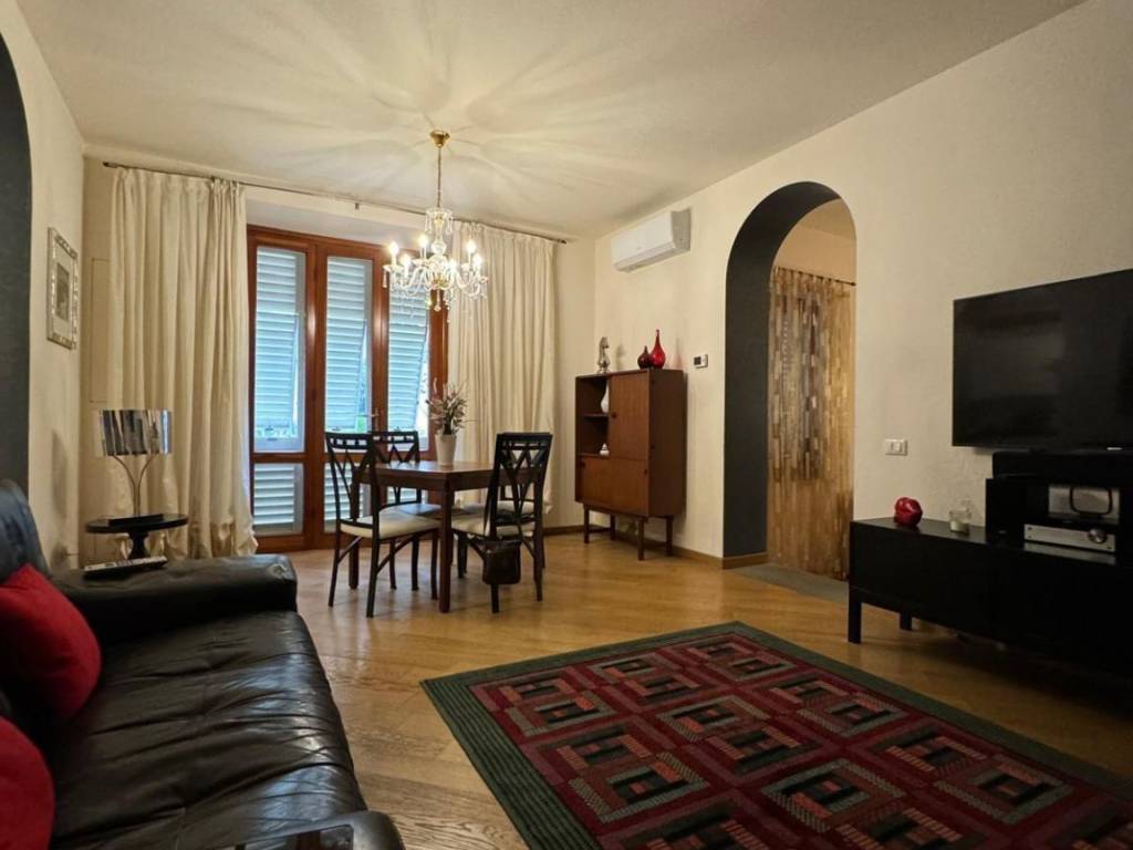 casa indipendente in vendita a Lucca in zona Cerasomma