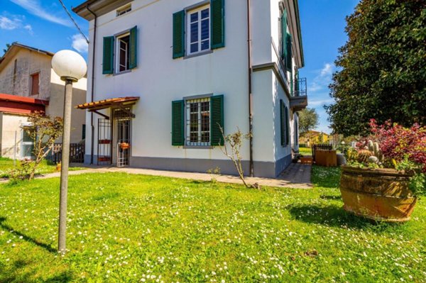 casa indipendente in vendita a Lucca in zona Santa Maria del Giudice