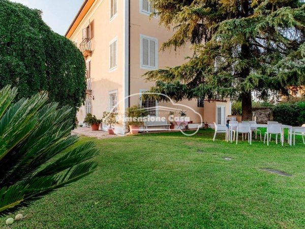 casa indipendente in vendita a Lucca in zona zona SS. Annunziata