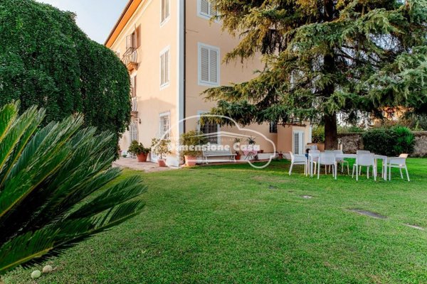 casa indipendente in vendita a Lucca in zona Picciorana