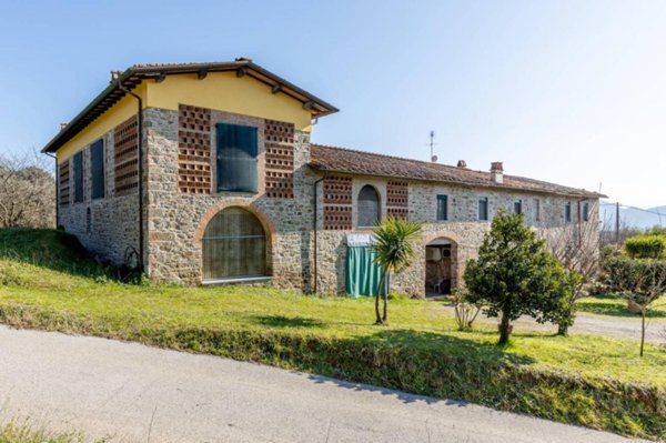 casa indipendente in vendita a Lucca in zona Mutigliano
