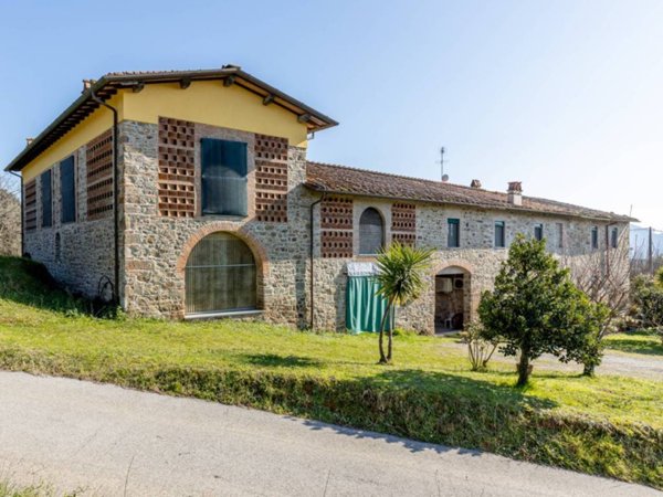 casa indipendente in vendita a Lucca in zona Monte San Quirico