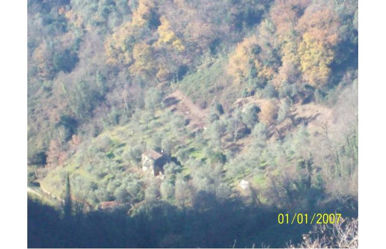 casa indipendente in vendita a Lucca in zona Ombreglio