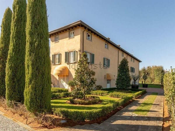 casa indipendente in vendita a Lucca in zona zona Arancio