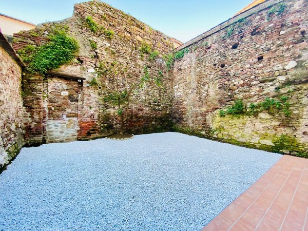 appartamento in vendita a Lucca in zona Centro Città