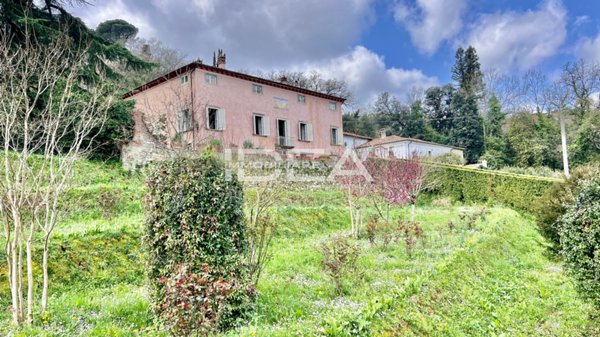 casa indipendente in vendita a Lucca in zona Vicopelago