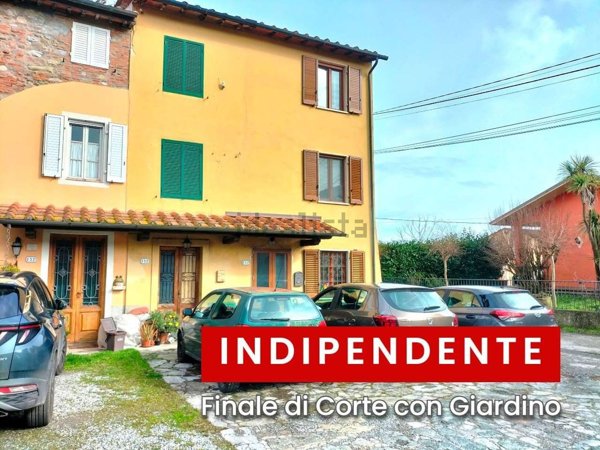 casa indipendente in vendita a Lucca in zona Montuolo