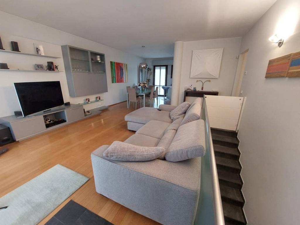 casa indipendente in vendita a Lucca in zona Monte San Quirico