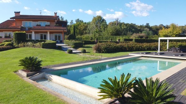 casa indipendente in vendita a Lucca in zona Monte San Quirico