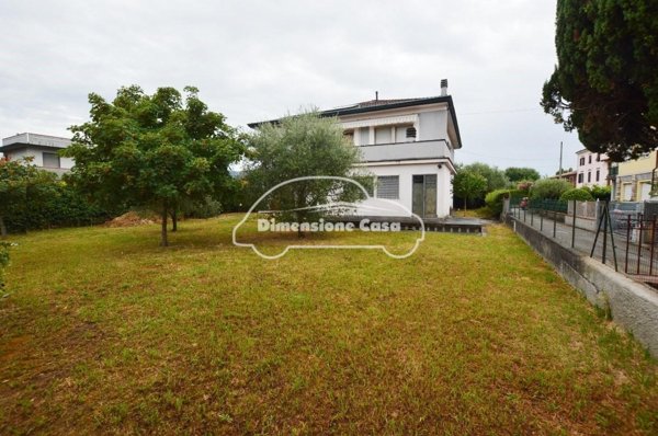 casa indipendente in vendita a Lucca in zona Zona San Concordio