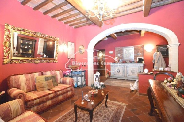casa indipendente in vendita a Lucca in zona Centro Città