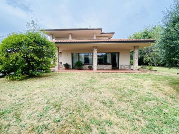 casa indipendente in vendita a Lucca in zona San Pietro a Vico