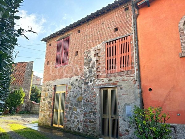casa indipendente in vendita a Lucca in zona Nave