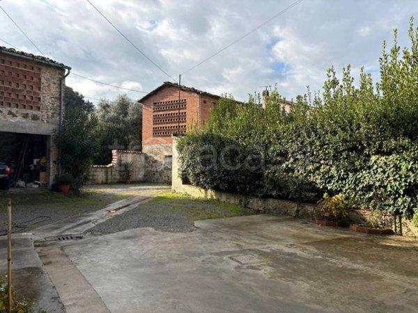 casa indipendente in vendita a Lucca in zona Nave