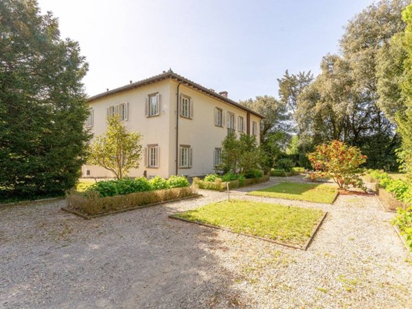 casa indipendente in vendita a Lucca in zona San Lorenzo a Vaccoli