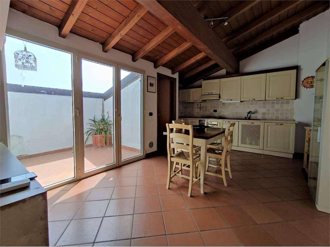 appartamento in vendita a Lucca in zona Vallebuia
