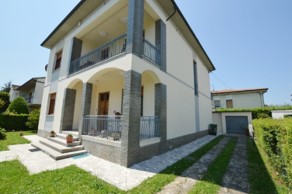 casa indipendente in vendita a Lucca in zona zona San Marco