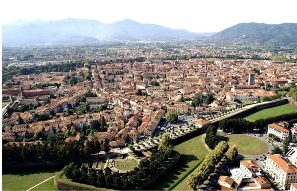 appartamento in vendita a Lucca in zona Centro Città