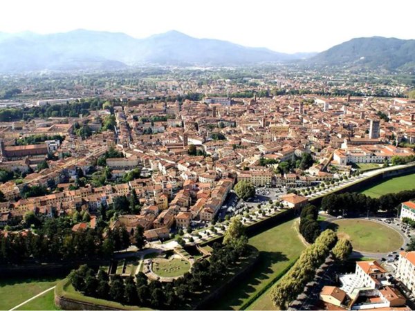 appartamento in vendita a Lucca in zona Centro Città