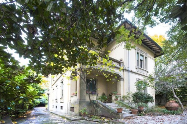 casa indipendente in vendita a Lucca in zona Centro Città