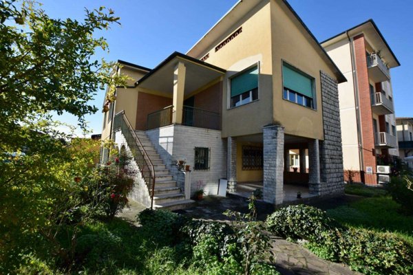 casa indipendente in vendita a Lucca in zona Sant'Anna