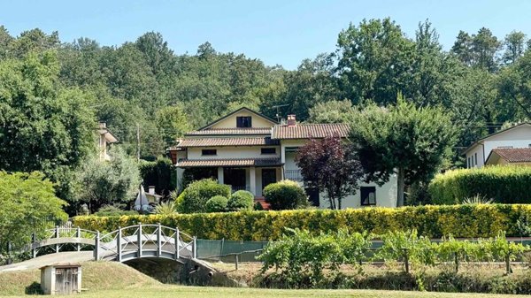 casa indipendente in vendita a Lucca