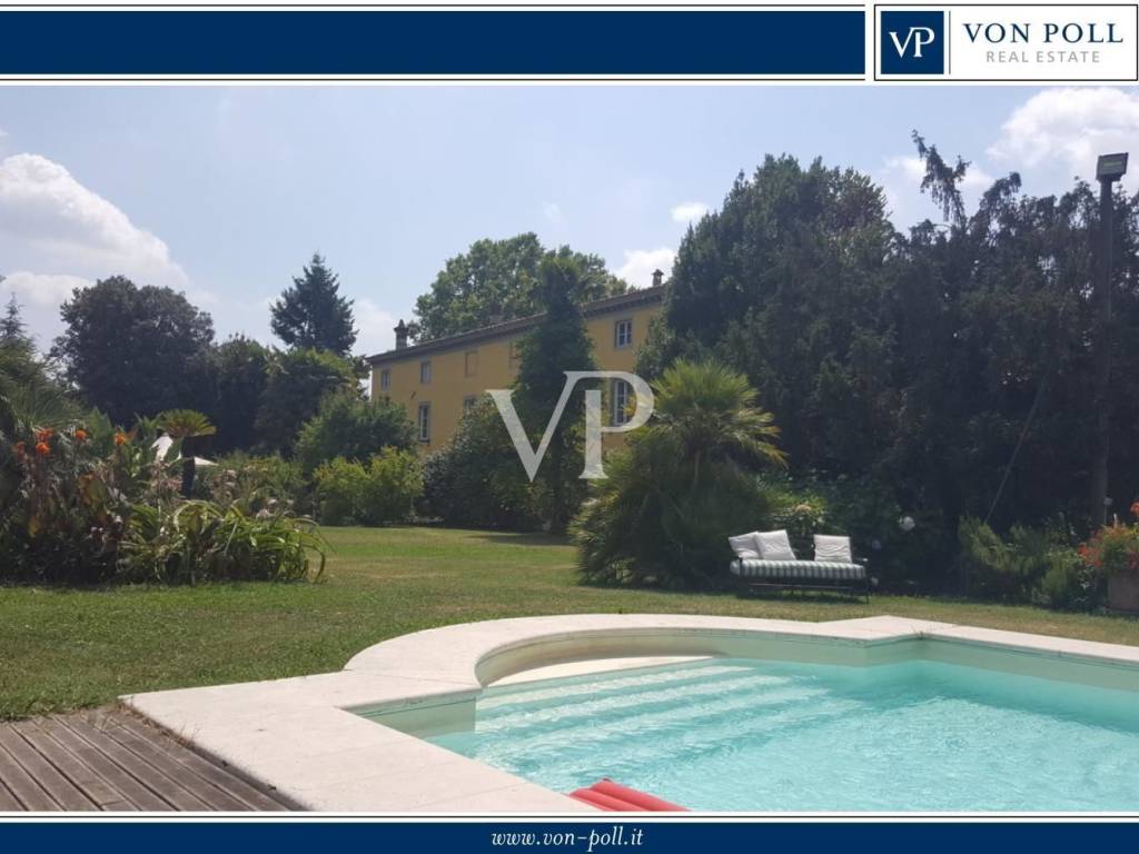 villa in vendita a Lucca in zona Centro Città
