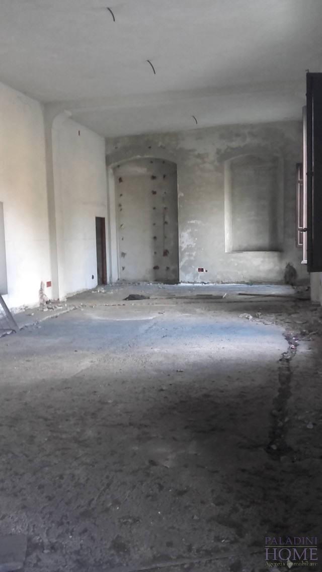 locale commerciale in vendita a Lucca in zona Centro Città