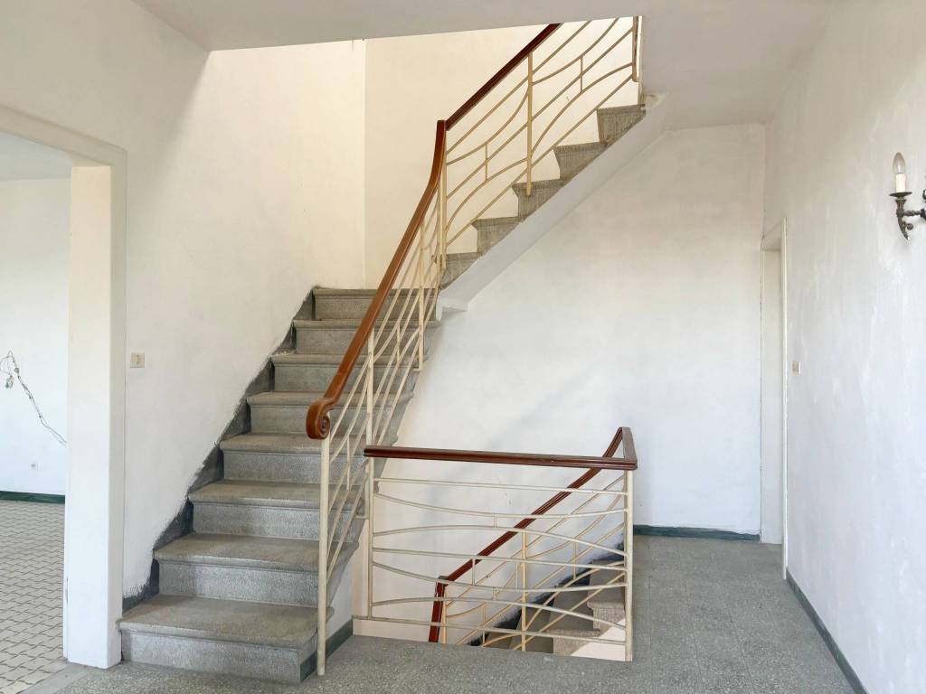 casa indipendente in vendita a Lucca in zona Balbano