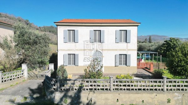 casa indipendente in vendita a Lucca in zona Ponte San Pietro