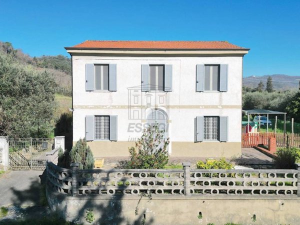 casa indipendente in vendita a Lucca in zona Maggiano