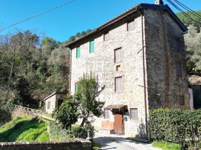casa indipendente in vendita a Lucca