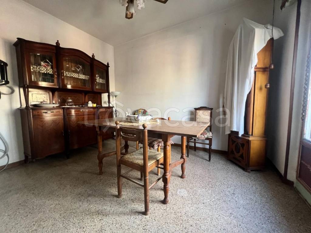 appartamento in vendita a Lucca in zona zona SS. Annunziata