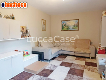 casa indipendente in vendita a Lucca in zona Montuolo