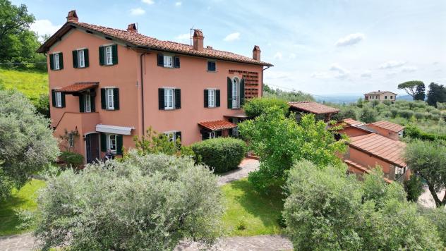 casa indipendente in vendita a Lucca