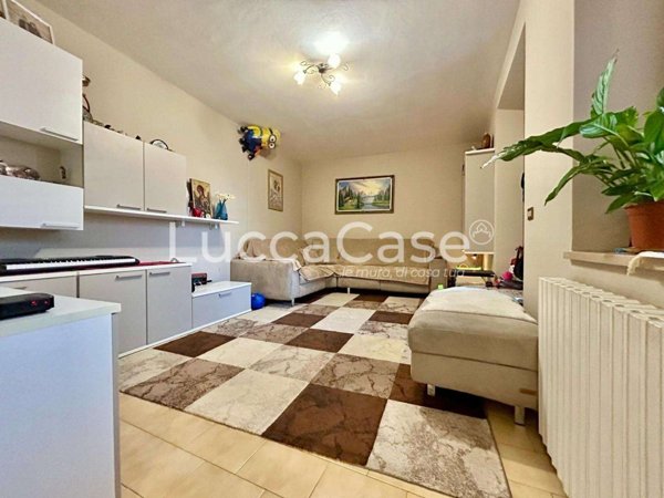 intera palazzina in vendita a Lucca in zona Montuolo