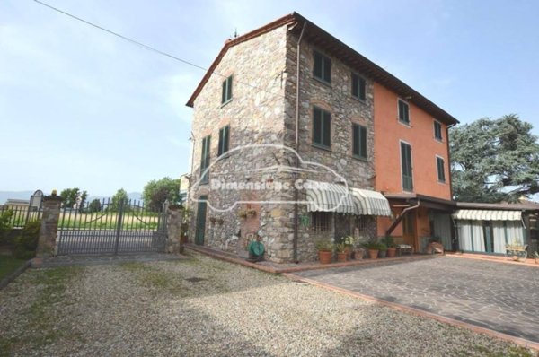 casa indipendente in vendita a Lucca in zona zona Arancio