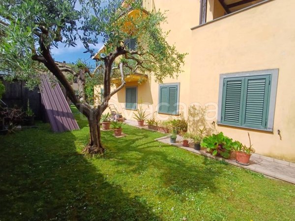 casa indipendente in vendita a Lucca in zona zona Mugnano