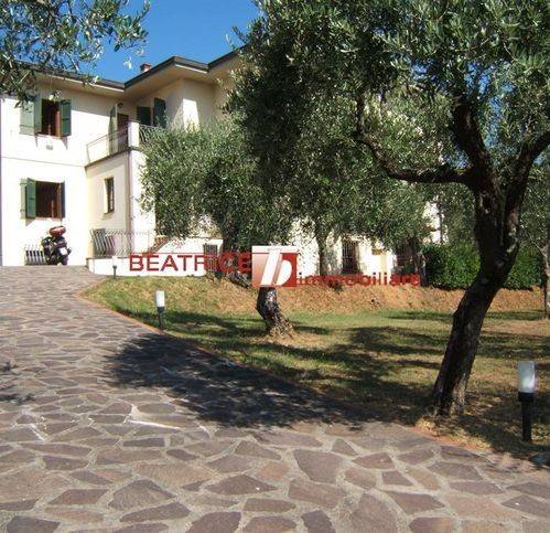 casa indipendente in vendita a Lucca in zona Vicopelago