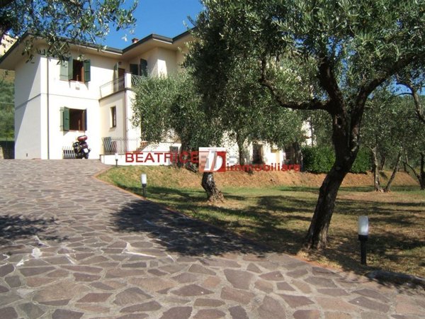 casa indipendente in vendita a Lucca in zona Vicopelago