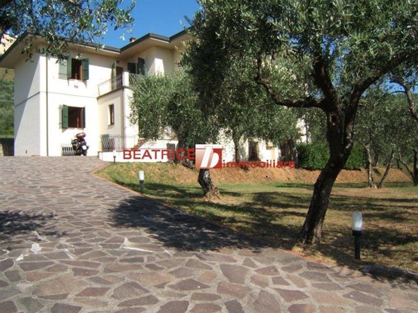 casa indipendente in vendita a Lucca in zona Vicopelago