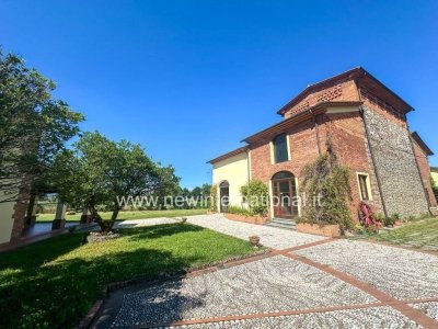 casa indipendente in vendita a Lucca in zona Centro Città