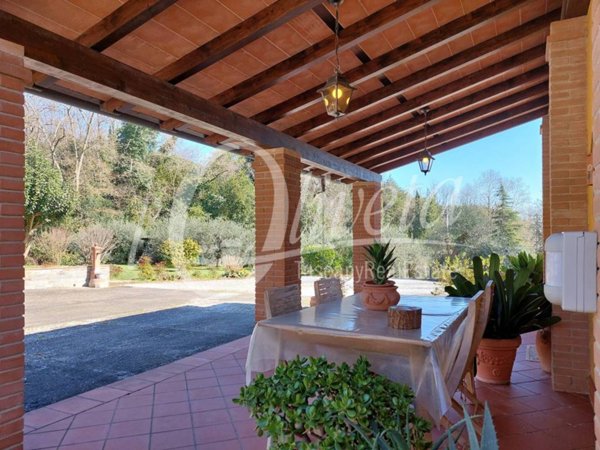 casa indipendente in vendita a Lucca in zona Arliano