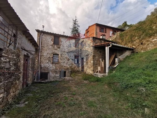 casa indipendente in vendita a Lucca in zona Torre
