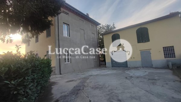 casa indipendente in vendita a Lucca in zona zona San Paolo