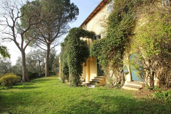 casa indipendente in vendita a Lucca in zona Stabbiano