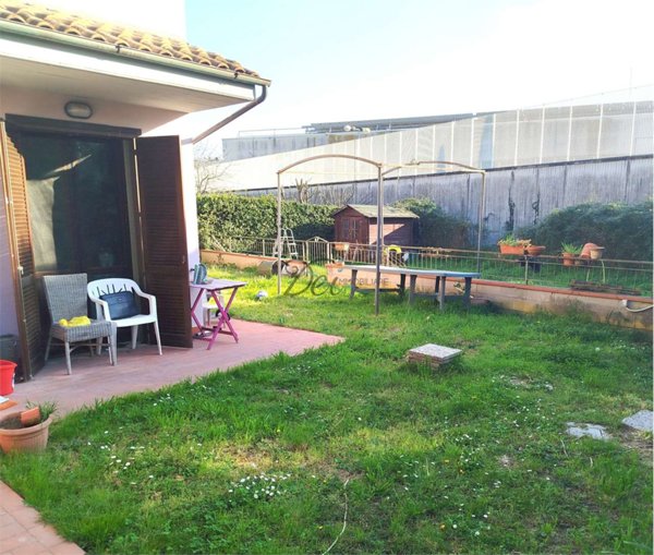 appartamento in vendita a Lucca in zona zona Mugnano