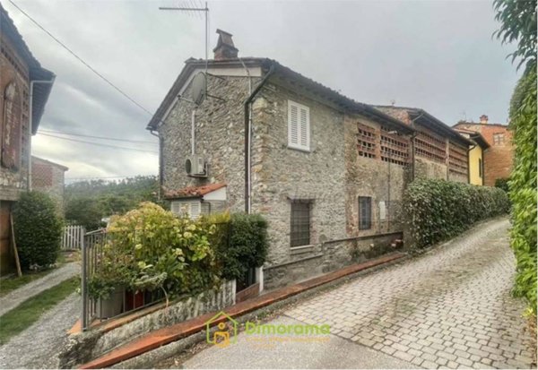 casa indipendente in vendita a Lucca in zona Monte San Quirico